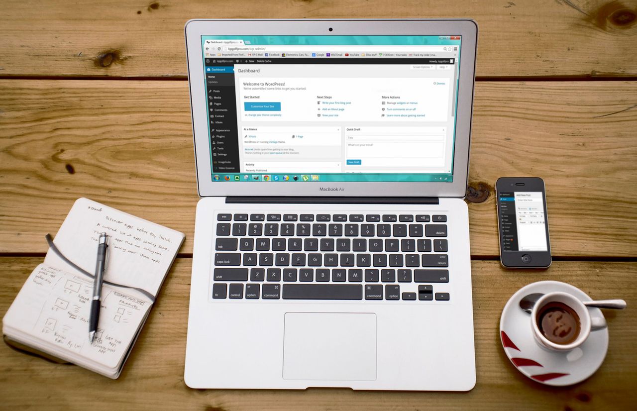 laptop with wordpress blog dashboard